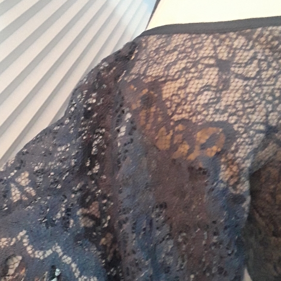 Buttans brand dress with beautiful lace detail - Picture 3 of 3